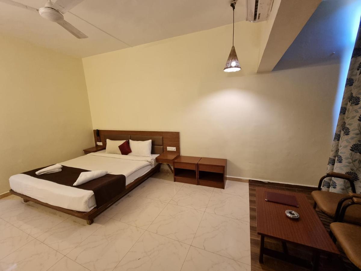 Hotel Lions Den Lonavala Esterno foto