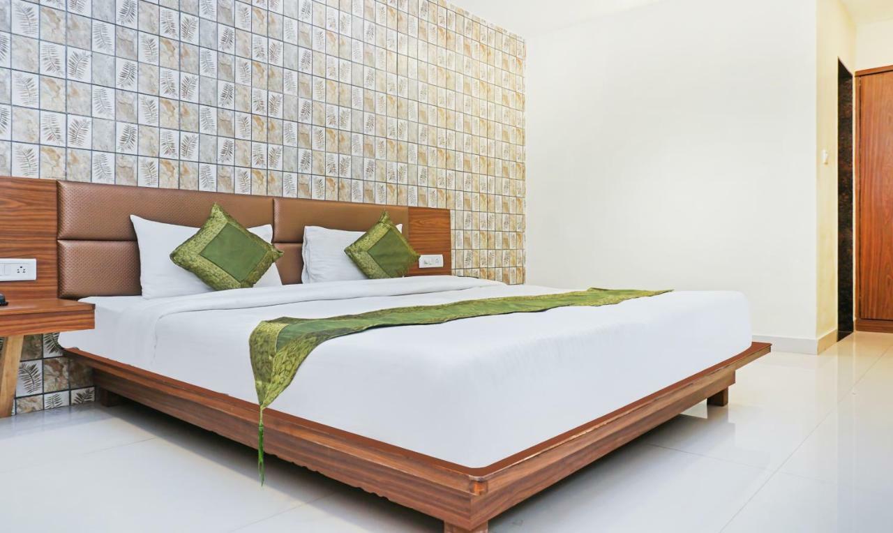 Hotel Lions Den Lonavala Esterno foto