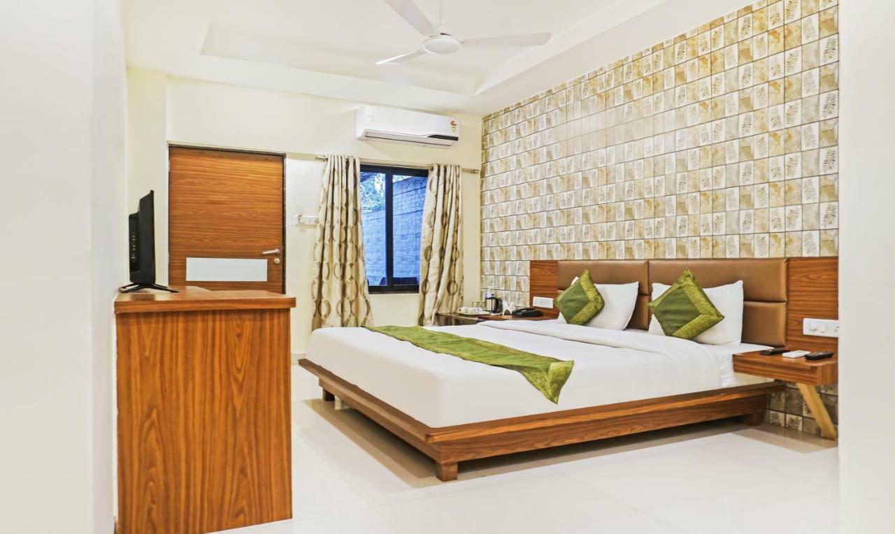 Hotel Lions Den Lonavala Esterno foto