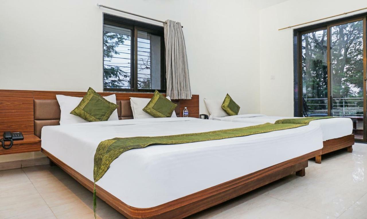 Hotel Lions Den Lonavala Esterno foto