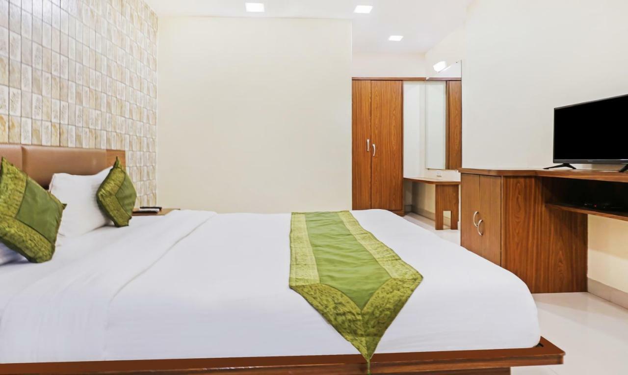 Hotel Lions Den Lonavala Esterno foto