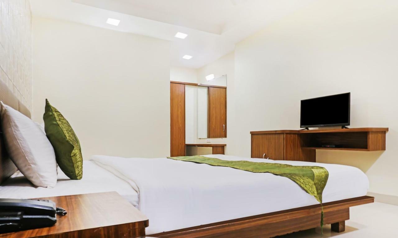Hotel Lions Den Lonavala Esterno foto